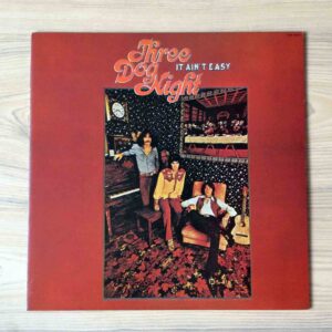 Vinilo Three Dog Night - It Ain't Easy  (Ed. Japón, 1982)